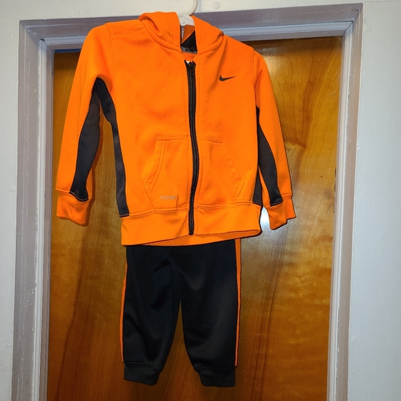 orange nike outfit